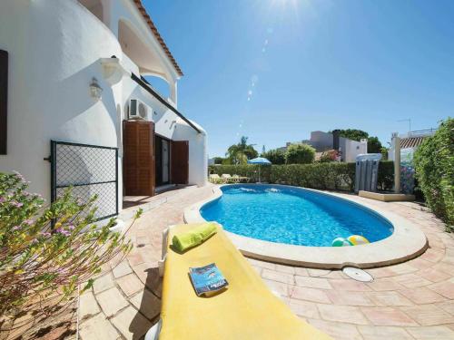 Maison de vacances Modern Holiday Home in Quarteira with Swimming Pool  Quarteira