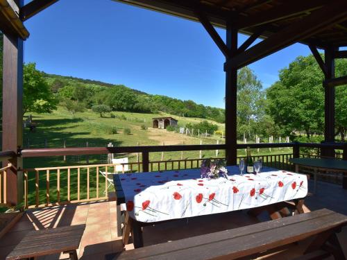 Maison de vacances Modern Holiday Home in Vault de Lugny with Meadow View  Vault-de-Lugny