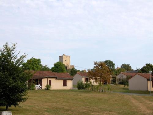 Modern holiday home with dishwasher, in natural region Moncontour france