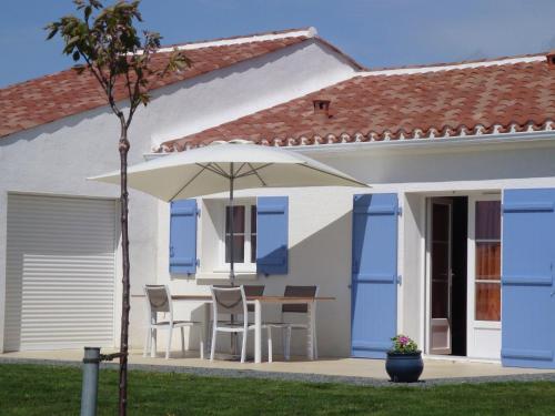 Modern holiday home with large child friendly garden near the beach Saint-Hilaire-la-Forêt france