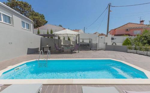 Modern Pool Villa near the Beach Charneca portugal