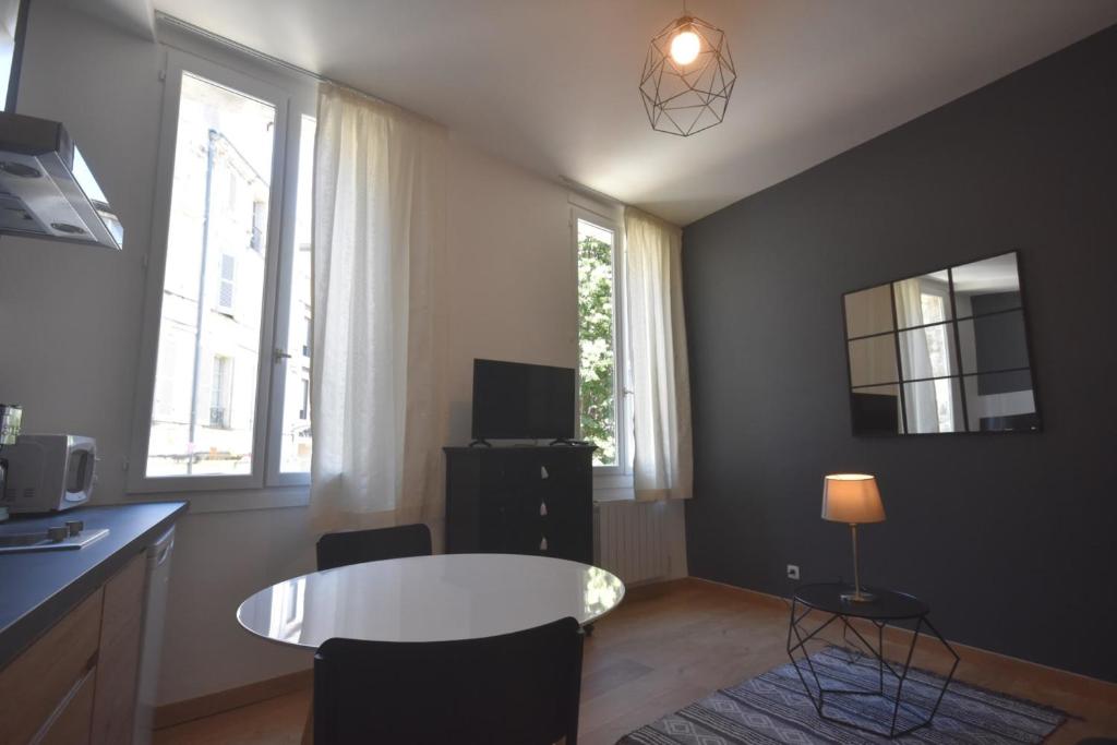 Appartement Modern Studio In The Heart Of Avignon 41, place de la principale, 84000 Avignon