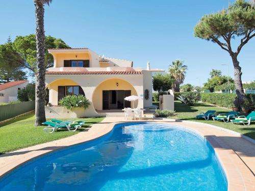 Modern villa in an exclusive residential area with a private swimming pool Vilamoura portugal