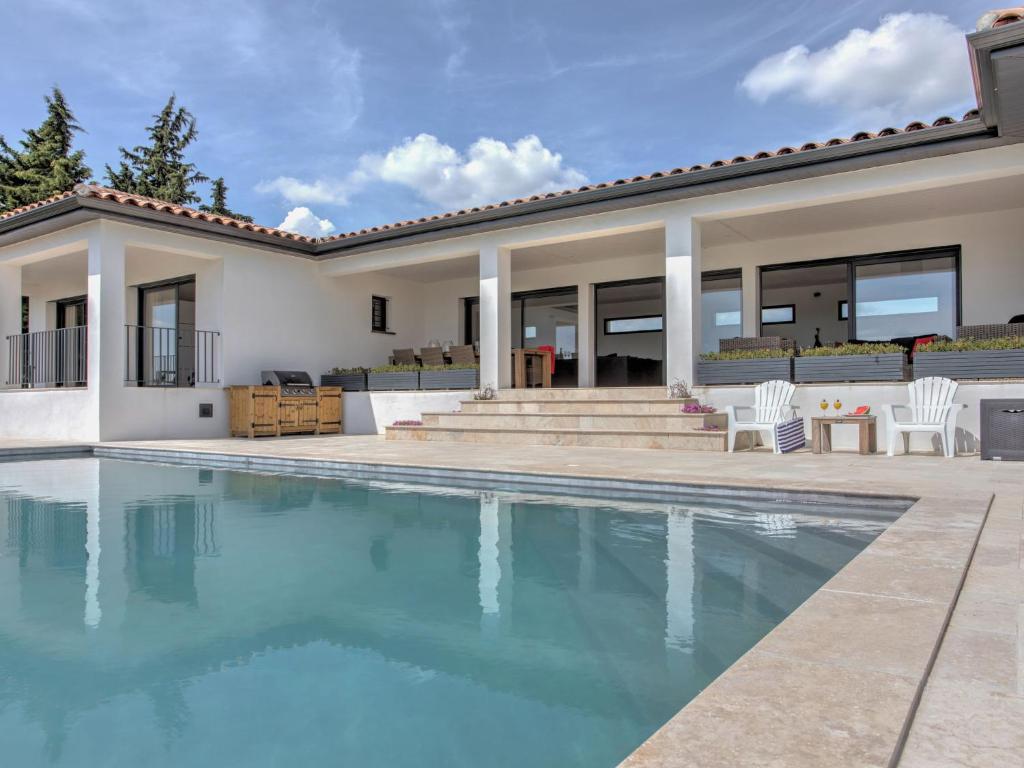 Villa Modern Villa in Azille with Private Pool and Jacuzzi , 11700 Azille