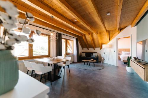 Appartement Moderne 2 Zi.-FeWo BlackForest Art Nähe Freiburg Talstraße Ferienparadies Ochsen 29 Simonswald