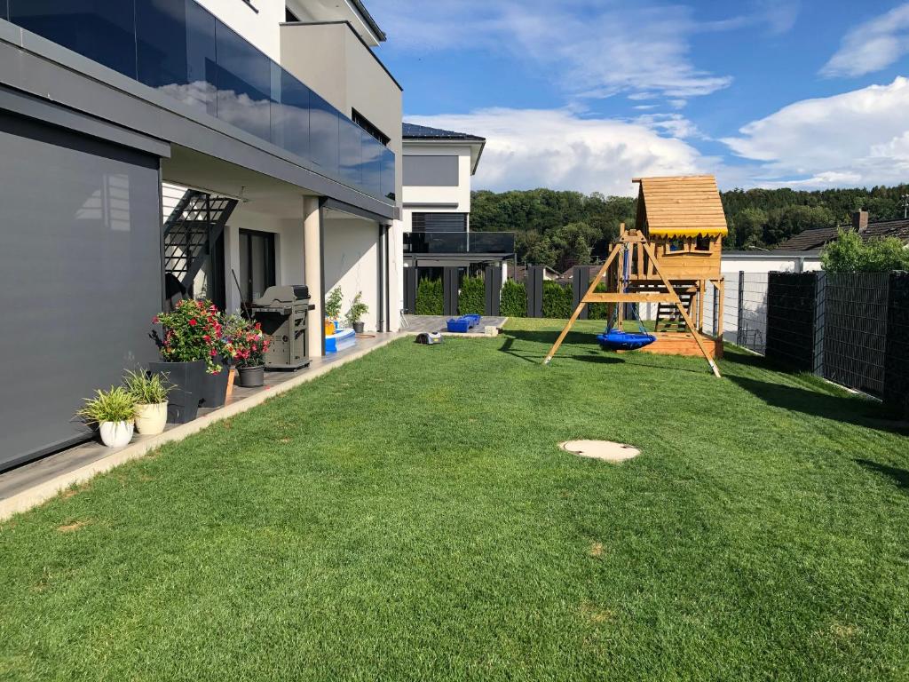 Appartement Moderne Ferienwohnung mit Terrasse und Garten Grubenäcker, 89356 Haldenwang