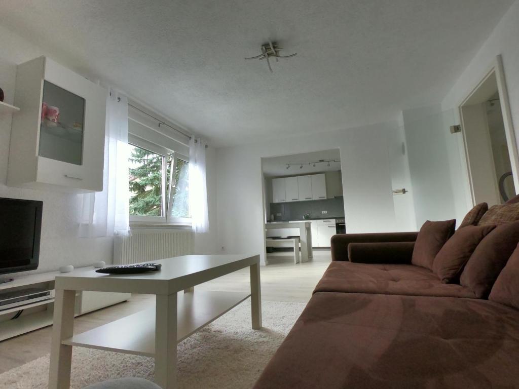 Appartement Moderne helle 2,5 Zimmer Wohnung mit großem Bad und Küche in Trossingen 20 Schwarzwaldstraße, 78647 Trossingen
