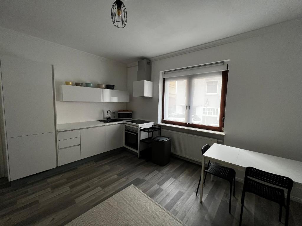 Appartement Moderne schöne Dreiraumwohnung Emser Straße, 56076 Coblence