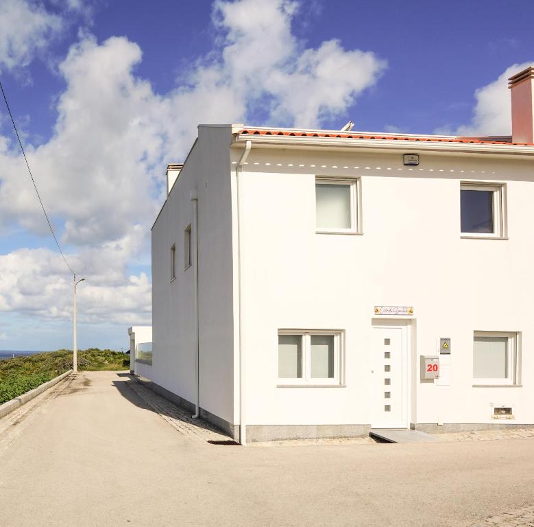 Maison de vacances Moderne Villa mit spektakulärem Meerblick und Pool Rua da Aroeira, 2445-518 Paredes da Vitória