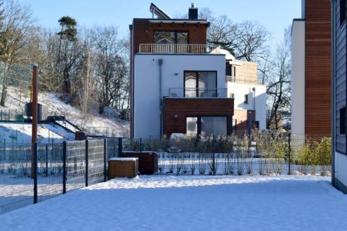 Maison de vacances Modernes Ferienhaus mit Kamin und Sauna am Altdorfer See, Hunde sind herzlich Willkommen 2f Am Altdorfer See Krakow am See