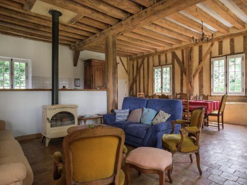 Maison de vacances Modernised detached half timbered house on the estate of a 16th century castle  Saint-Aignan