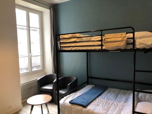 Appartement Mont-Dore : Studio calme face aux thermes Appartement 71 7 Place du Panthéon Le Mont-Dore