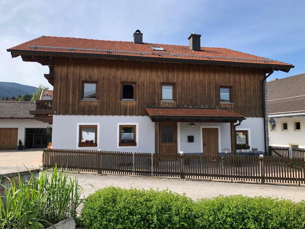 Maison d'hôtes Monteurzimmer am Teisenberg Dorfstr. 13, 83364 Neukirchen am Teisenberg