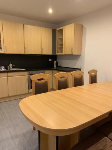 Séjour chez l'habitant Monteurzimmer Oberlistingen Zweibettzimmer mit 2 Bädern 9 Stadtweg Breuna