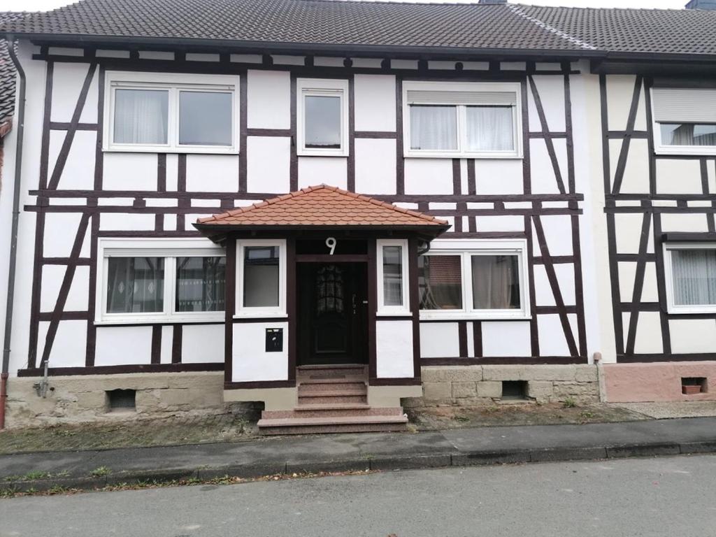 Séjour chez l'habitant Monteurzimmer Oberlistingen Zweibettzimmer mit 2 Bädern 9 Stadtweg, 34479 Breuna