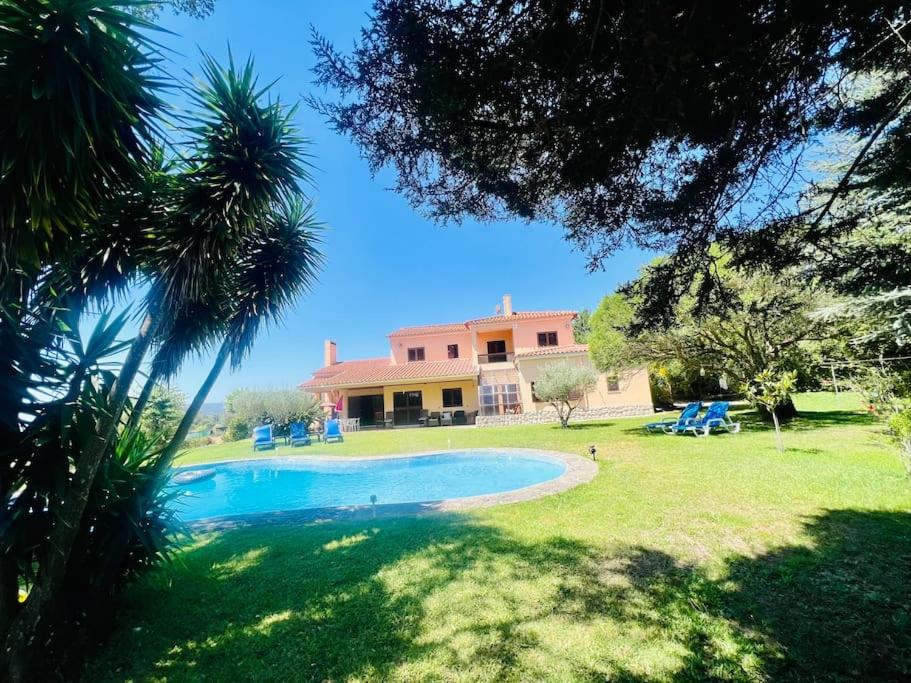 Villa MORADIA DE LUXO COM PISCINA E JARDIM Estrada de Miraventos Quinta Vale de Grou, 2695-067 Palmela