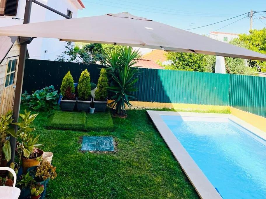 Villa Moradia T4 com Piscina e Churrasco Rua das Camélias 58, 2765-063 Estoril