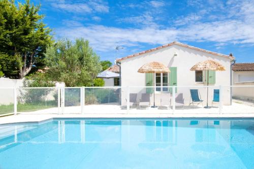 MORANDE GRANDE MAISON AVEC PISCINE PRIVÉE CHAUFÉE La Noue france