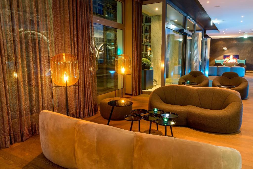 Hôtel Motel One München-Olympia Gate Petra-Kelly-Straße 4, 80797 Munich