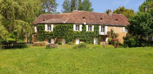 Moulin de l'Enéa, XVIIème, vue rivière et sur beau parc aboré 2,2 hectares. Carsac-Aillac france