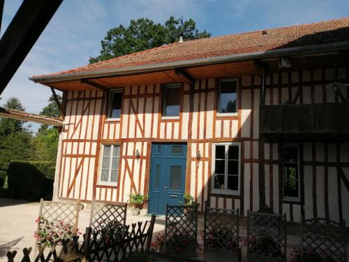 B&B / Chambre d'hôtes Moulin Du Ruet 35 Rue de la Liberté Saint-Amand-sur-Fion