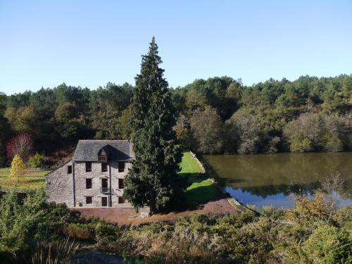 MOULIN Menhirs & zone naturelle protégée Saint-Just france