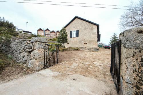 Maison de vacances Mountain House/ Serra da Estrela Em frente à Capela de Penhas da Saude. Próximo do Hotel Luna Penhas da Saúde