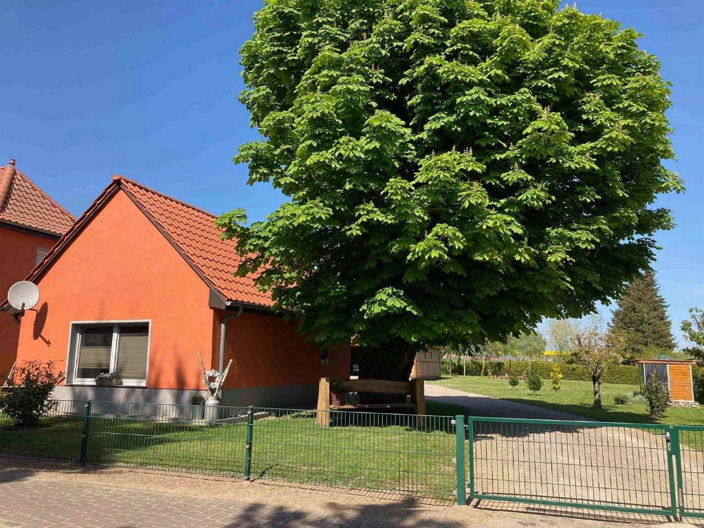 Maison de vacances Müritzurlaub an der Kastanie in Sembzin Dorfstraße 13, 17192 Sembzin