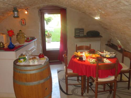 B&B / Chambre d'hôtes Murmure des buis Arnans 130 rue du chateau Corveissiat