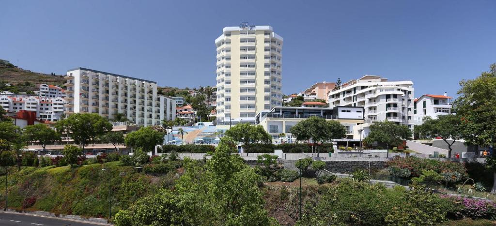 Hôtel Muthu Raga Madeira Hotel Estrada Monumental, 302, 9000-100 Funchal