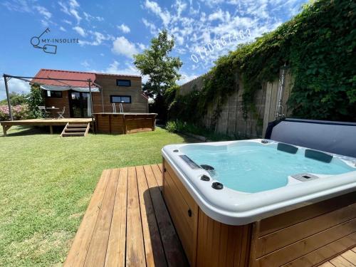 Chalet myinsolite - Tiny-house, jacuzzi, brasero, piscine 1722 Chemin Bas de Peccais Aigues-Mortes