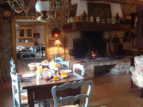 Nabat le Haut, chambre et table d'hotes Courniou france