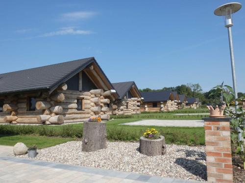 Maisons de vacances Naturstammhaus Tollensesee Am Ziegeler Berg 10-24 Krickow