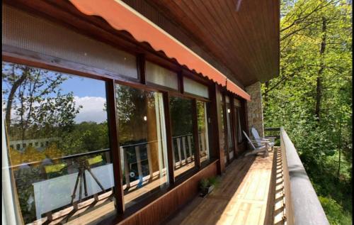 Chalet Natuurhuisje aan rivier met uitzicht over vallei La Cheraudière Torchamp