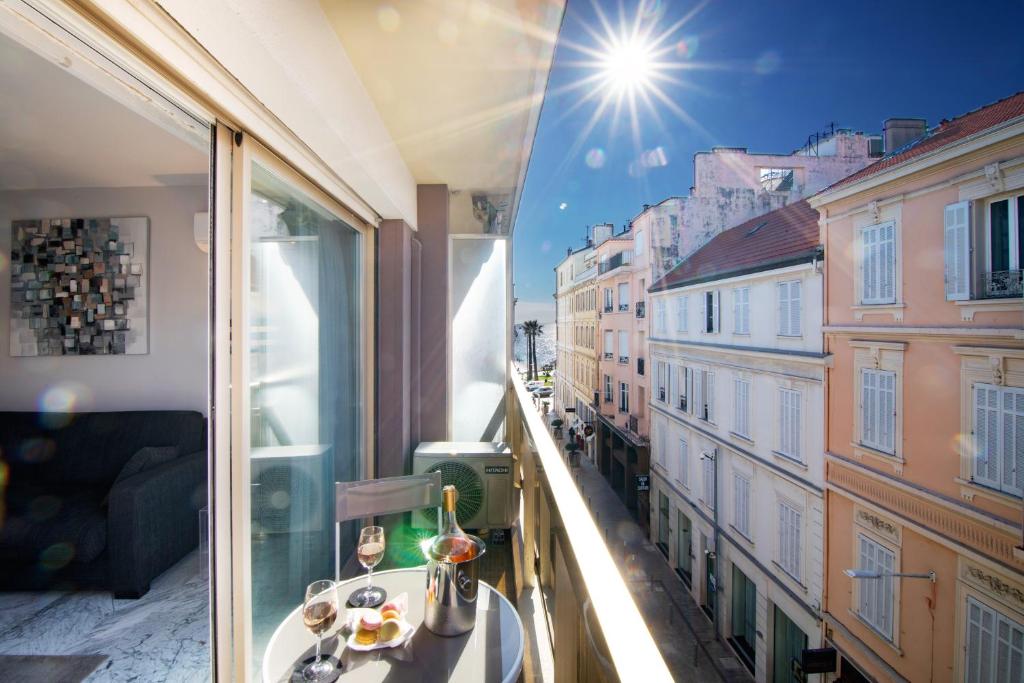 Appartement Near Croisette- 4 Star Studio -SeaView 1 Rue Gérard Monod, 06400 Cannes