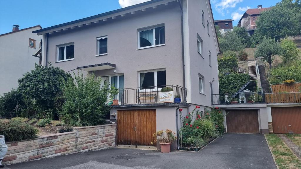 Appartement nette, ruhige Ferienwohnung für 4 Personen (ca. 105 m²) in Eltmann 4 Weinbergstraße, 97483 Eltmann