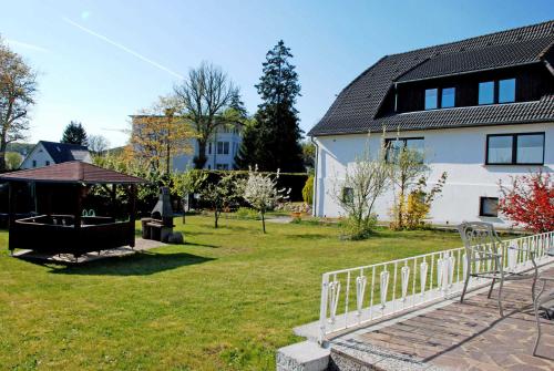 Appartements NEU _ Ferienhaus Meeresgefluester ruhige Lage, nur 300 m bis zum Badestrand Sellin