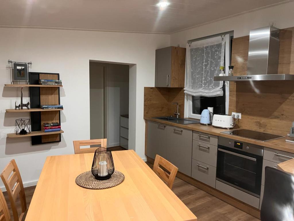 Appartement NEU! Ferienwohnung Nestblick Zur Heyde 4, 35781 Weilbourg