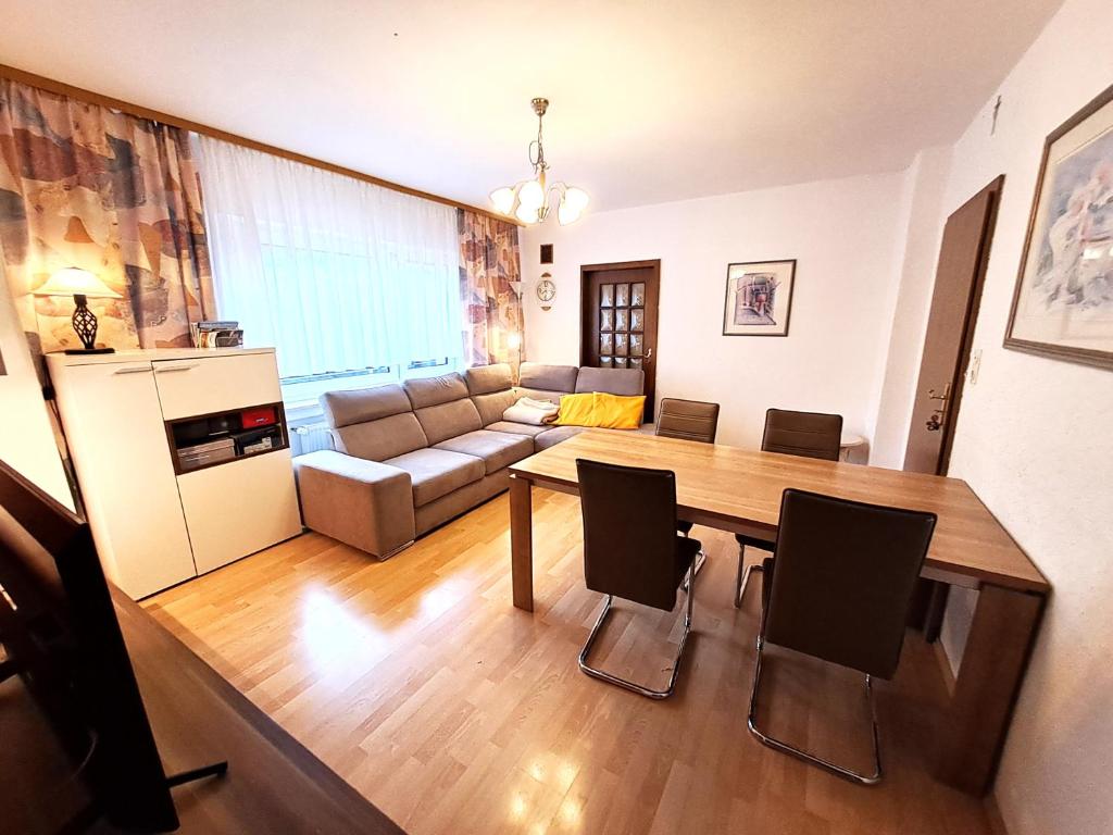 Appartement Neue moderne ganze 90 qm² Ferienwohnung Berta in Brilon Madfeld Tiefer Weg 19, 59929 Brilon