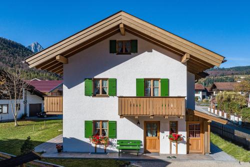 Maison de vacances Neuerbaute Ferienhaushälfte 4erspitzblick Isarauenstraße 6 Mittenwald