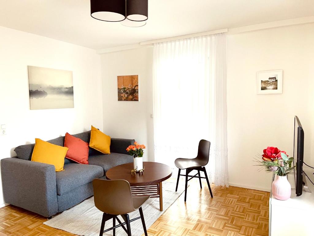 Appartement Neues, stillvoll eingerichtetes Apartment mit Wintergarten und Terrasse 382 Böblinger Straße, 70569 Stuttgart