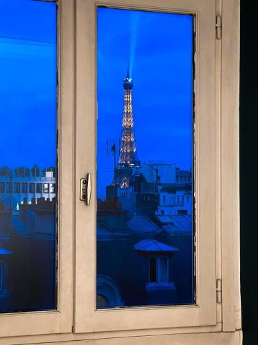 Appartement [New] Eiffel tower view studio / Paris Étoile Batiment cour / 8eme etage 39 Avenue Victor Hugo Paris