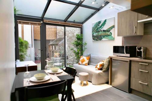 Appartement New Hypercenter Appart'Hôtel Sweet Green RDC, cour indépendante 24 Rue de France Fontainebleau