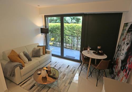 NEW Modern 1BR Apt/Terrace/Parking/Beside Beach Antibes france