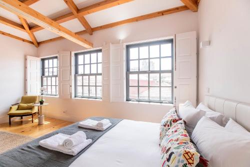 Newly Renovated Cozy Central Loft w/ AC by LovelyStay Porto portugal