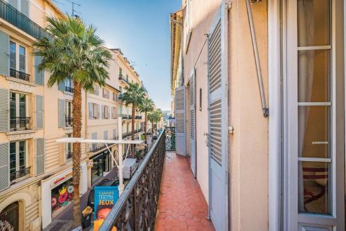 Appartement Nice 2 bedroom near the Palais des Festivals 19 Rue Jean de Riouffe Cannes