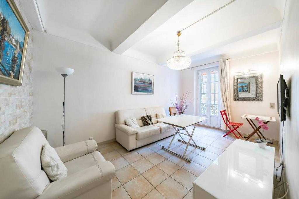 Appartement Nice 2 bedroom near the Palais des Festivals 19 Rue Jean de Riouffe, 06400 Cannes