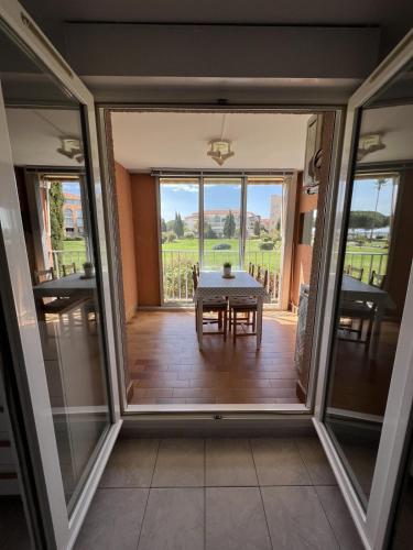 Appartement Nice 40m with loggia and beautiful sea view 232 Super Croisette Miramar La Londe-les-Maures