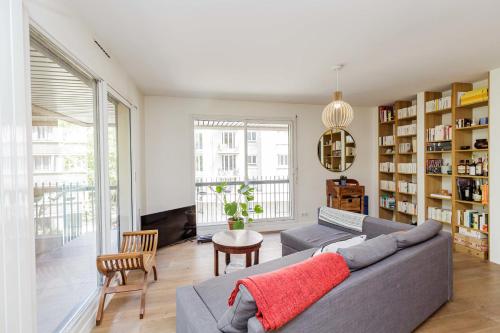 Appartement Nice 72 m comfortable and decorated with balcony 62 Rue Botzaris Paris