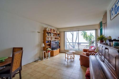 Nice and bright 3 bedroom flat Paris france